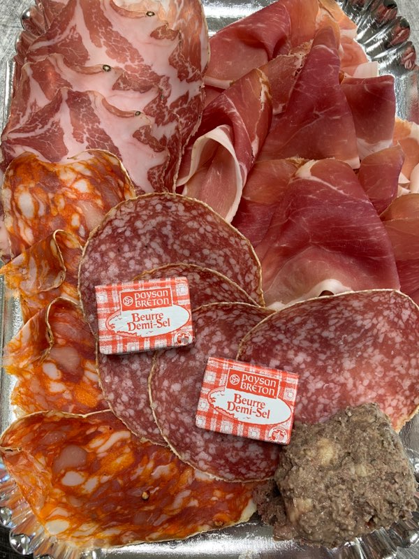 assiette de charcuterie, rosette, chorizo, coppa....